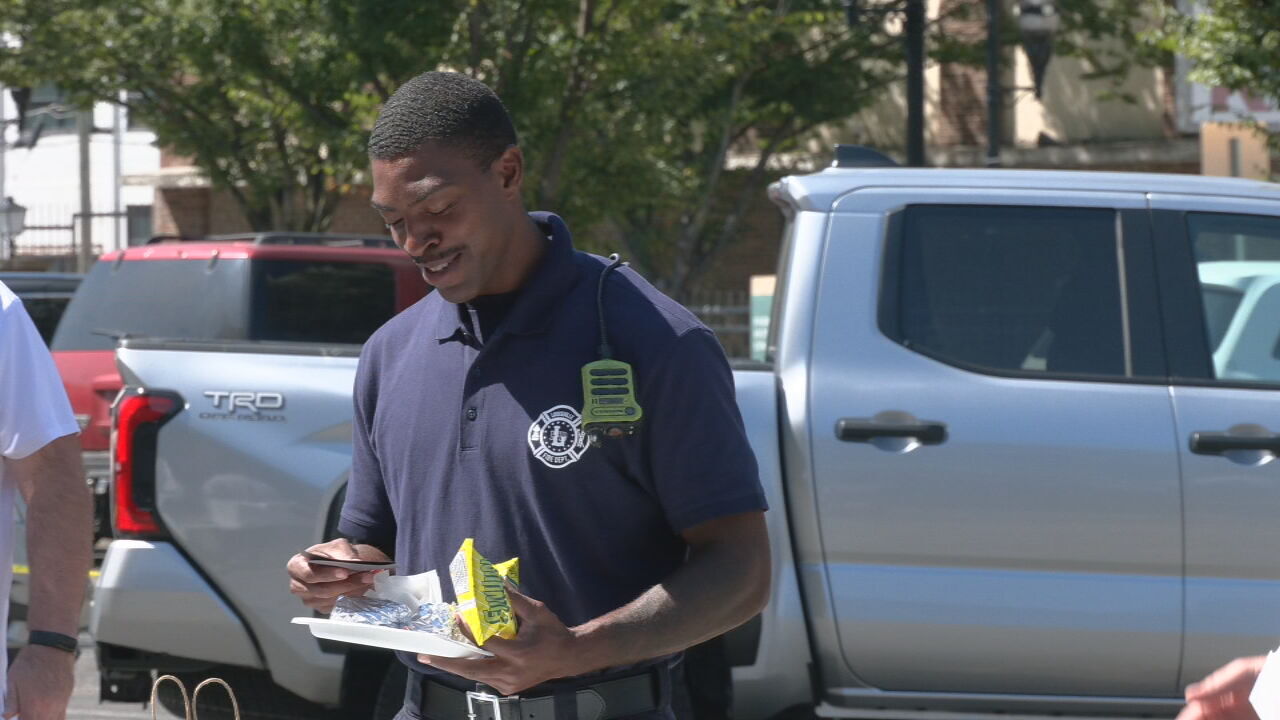Louisville organizations host picnic lunch to thank first responders